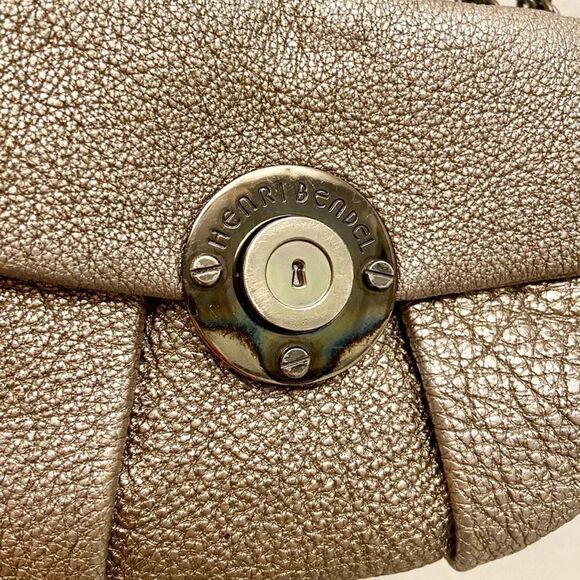 Henri Bendel silver metallic embossed leather pleated chain strap medallion bag - Picture 11 of 12